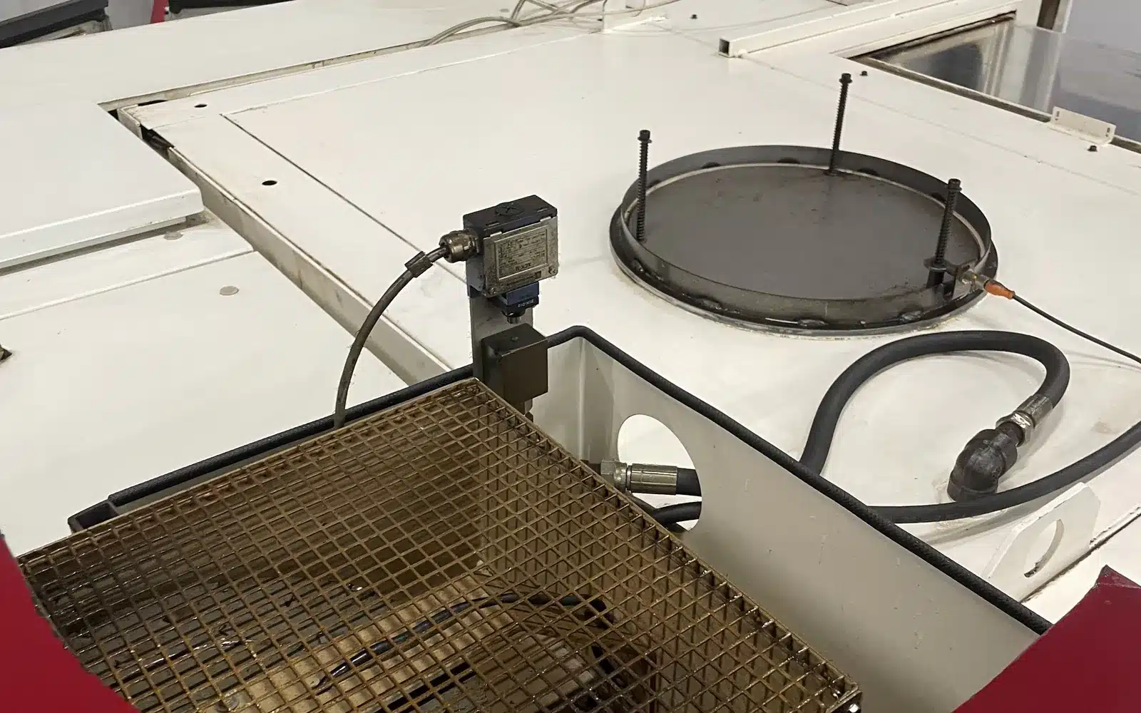 Machine d'atelier propre après le nettoyage industriel